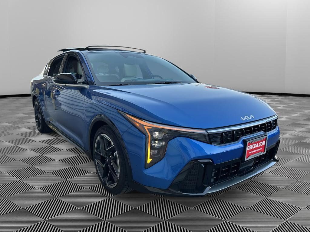 New 2026 Kia K4 GT-Line w/ GT-Line Sunroof Package FWD image 3