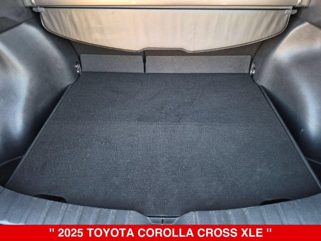Used 2025 Toyota Corolla Cross XLE AWD/4WD image 32
