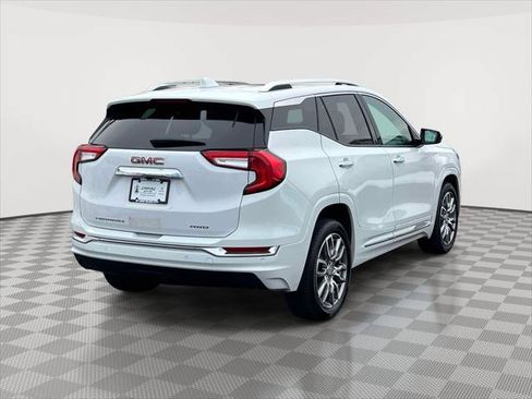 Used 2022 GMC Terrain Denali w/ Denali Premium Package AWD/4WD image 5
