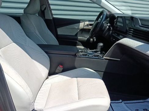 Used 2025 Toyota Camry XLE FWD image 30