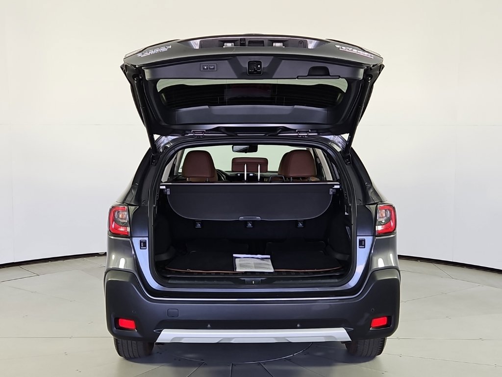 Certified 2025 Subaru Outback Touring XT AWD/4WD image 10