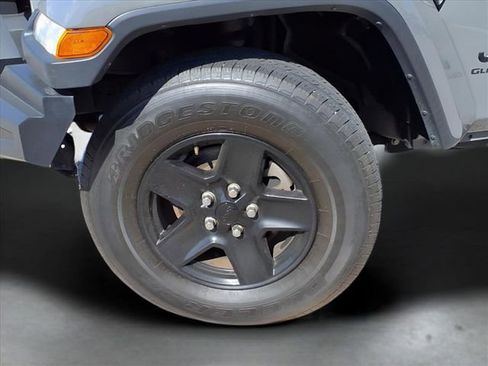 Used 2021 Jeep Gladiator Sport image 22