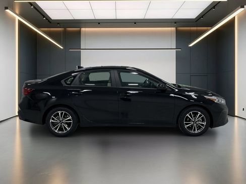 Used 2022 Kia Forte LXS FWD image 7