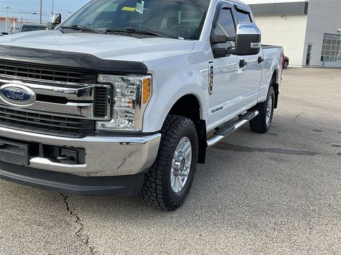 Used 2017 Ford F250 XLT image 2