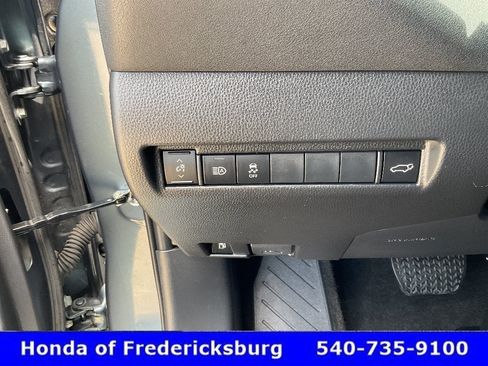 Used 2022 Toyota Venza XLE AWD/4WD image 41