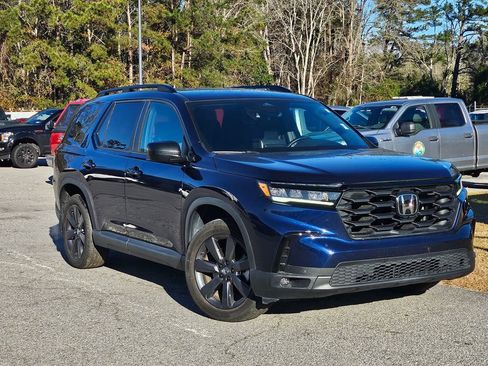 Used 2023 Honda Pilot Sport image 1