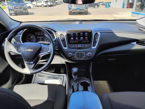 Used 2025 Chevrolet Malibu LT FWD image 17