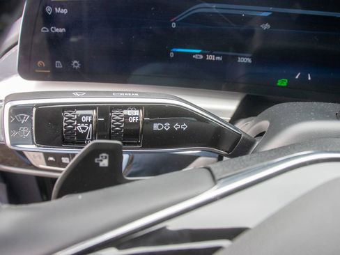 Used 2023 Cadillac Lyriq 2WD image 19