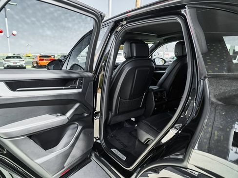 Used 2024 Porsche Cayenne AWD/4WD image 13