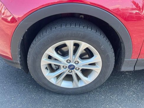 Used 2018 Ford Escape SE FWD image 2