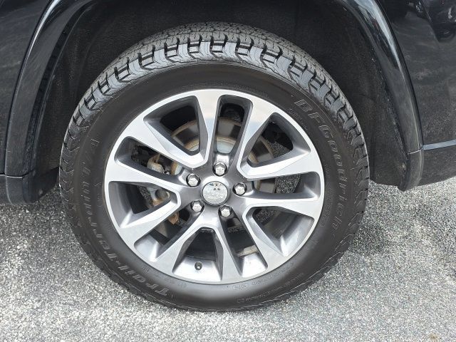 Used 2018 Jeep Grand Cherokee Overland AWD/4WD image 4