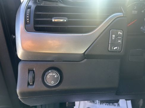 Used 2017 Chevrolet Suburban LT image 20