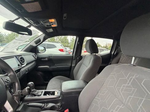 Used 2016 Toyota Tacoma TRD Off-Road AWD/4WD image 22