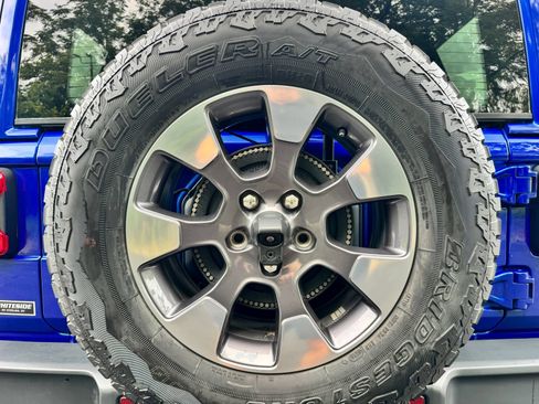 Used 2019 Jeep Wrangler Unlimited Sahara AWD/4WD image 36
