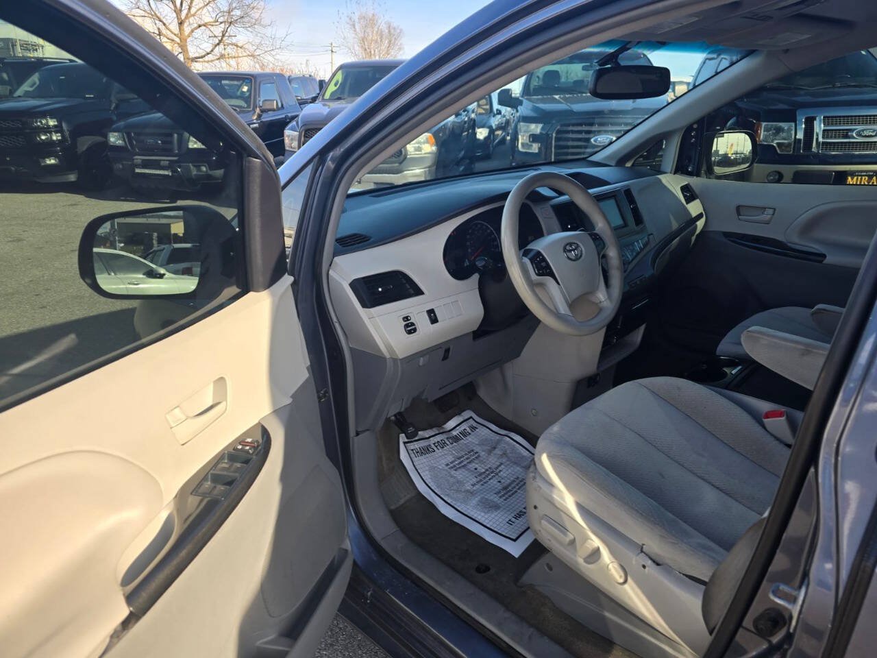 Used 2014 Toyota Sienna LE FWD image 11