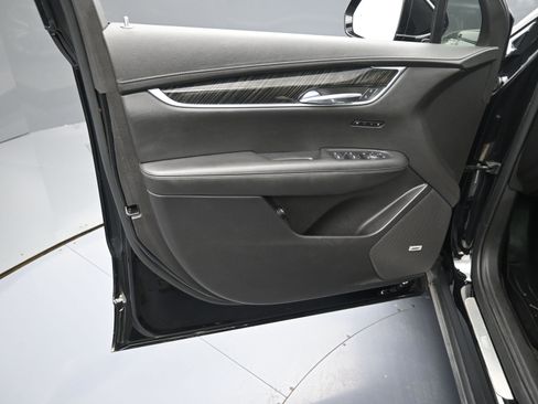 Used 2022 Cadillac XT6 Premium Luxury w/ Technology Package image 16