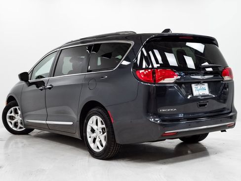 Used 2020 Chrysler Pacifica Touring-L Plus w/ Tire & Wheel Group FWD image 27