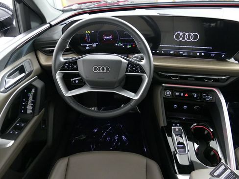 Used 2025 Audi Q5 Premium w/ Convenience Package AWD/4WD image 28