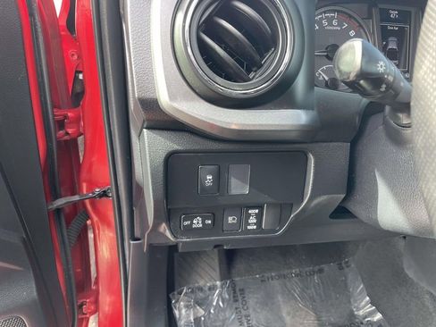 Used 2021 Toyota Tacoma TRD Sport image 31