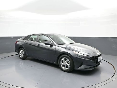 Certified 2021 Hyundai Elantra SE FWD image 4