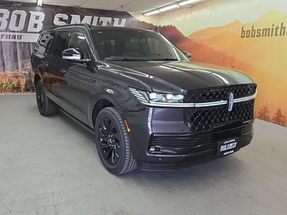 New 2025 Lincoln Navigator L Reserve w/ Jet Appearance Package
