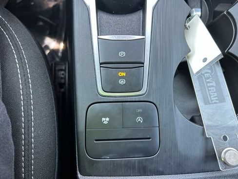 Used 2025 Ford Escape Active AWD/4WD image 19