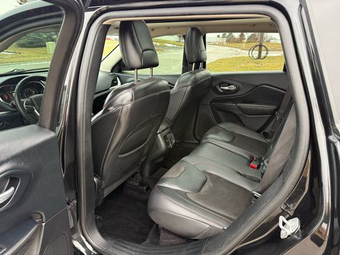 Used 2016 Jeep Cherokee Trailhawk w/ Comfort/Convenience Group image 14
