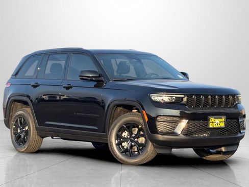New 2025 Jeep Grand Cherokee Altitude image 2