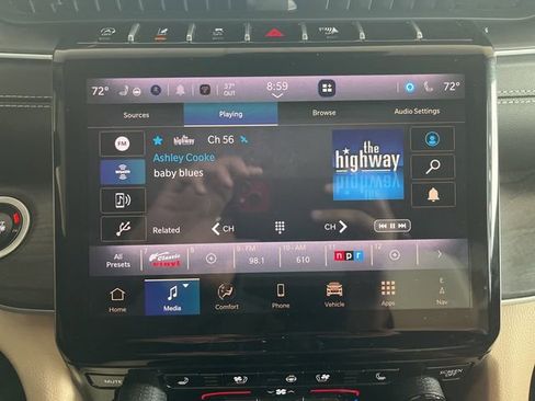 Used 2024 Jeep Grand Cherokee Limited w/ Luxury Tech Group II image 26