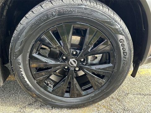 Used 2023 Nissan Rogue SV w/ SV Premium B Package image 13