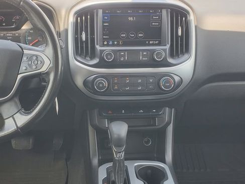 Used 2022 Chevrolet Colorado LT AWD/4WD image 23
