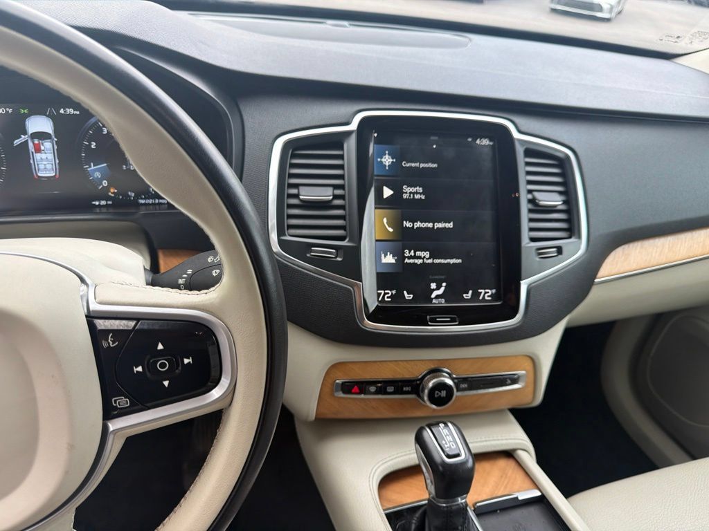 Used 2022 Volvo XC90 T6 Momentum w/ Climate Package AWD/4WD image 10