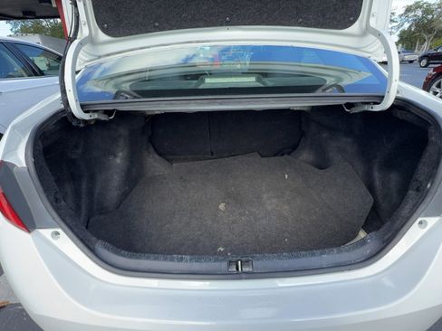Used 2018 Toyota Corolla LE FWD image 20