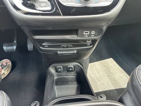Used 2019 Chrysler Pacifica Touring-L FWD image 30