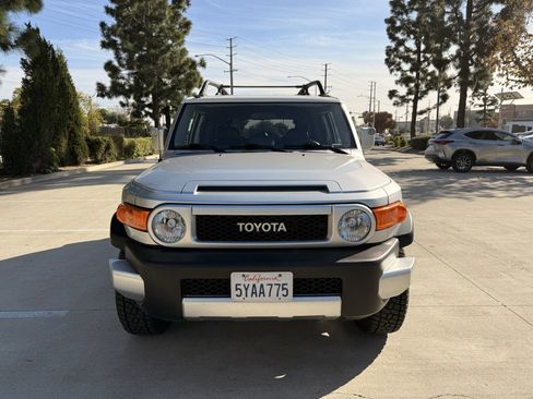 Used 2007 Toyota FJ Cruiser 4WD image 2