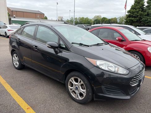 Used 2014 Ford Fiesta SE w/ Comfort Package FWD image 5