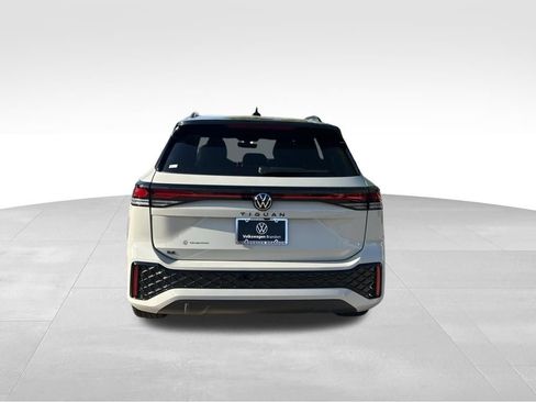 New 2026 Volkswagen Tiguan SE R-Line FWD image 4