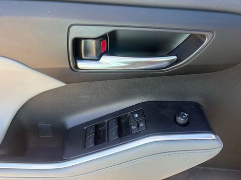 Used 2024 Toyota Highlander XLE AWD/4WD image 11