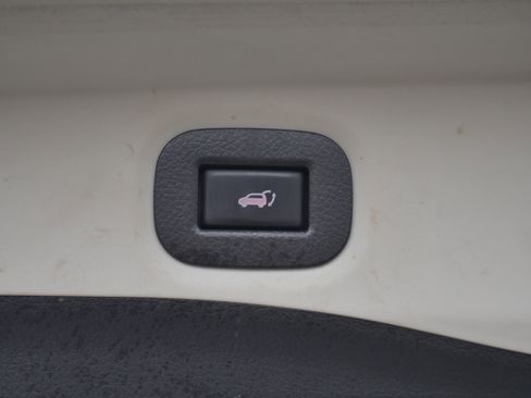 Used 2019 Nissan Rogue SV w/ Premium Package image 22