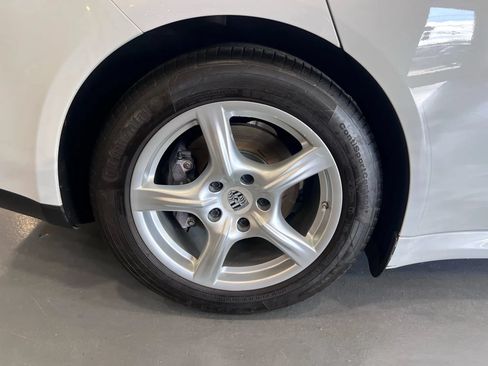 Used 2015 Porsche Panamera 4 AWD/4WD image 34