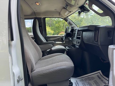Used 2019 Chevrolet Express 3500 LT w/ LT Preferred Equipment Group RWD image 17
