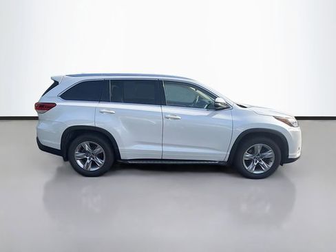 Used 2017 Toyota Highlander Limited AWD/4WD image 8