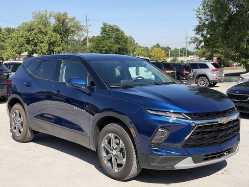Used 2023 Chevrolet Blazer LT FWD image 4