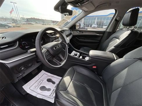 Used 2023 Jeep Grand Cherokee Limited w/ Luxury Tech Group II image 14