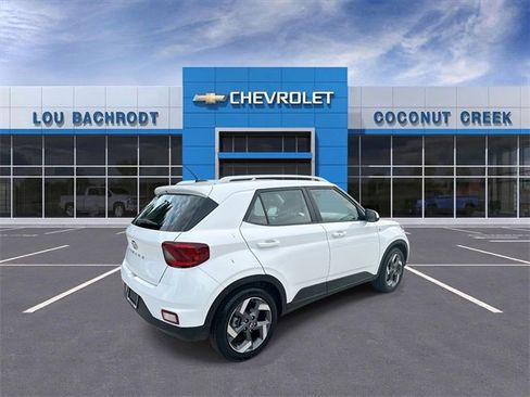 Used 2024 Hyundai Venue SEL image 8