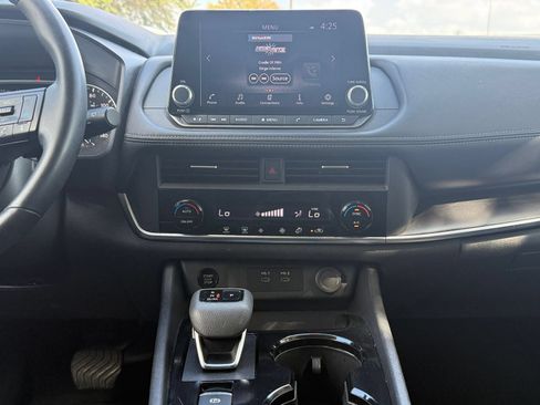 Used 2025 Nissan Rogue SV FWD image 14