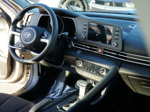 Certified 2023 Hyundai Elantra SEL w/ Preferred Accessory Package image 20