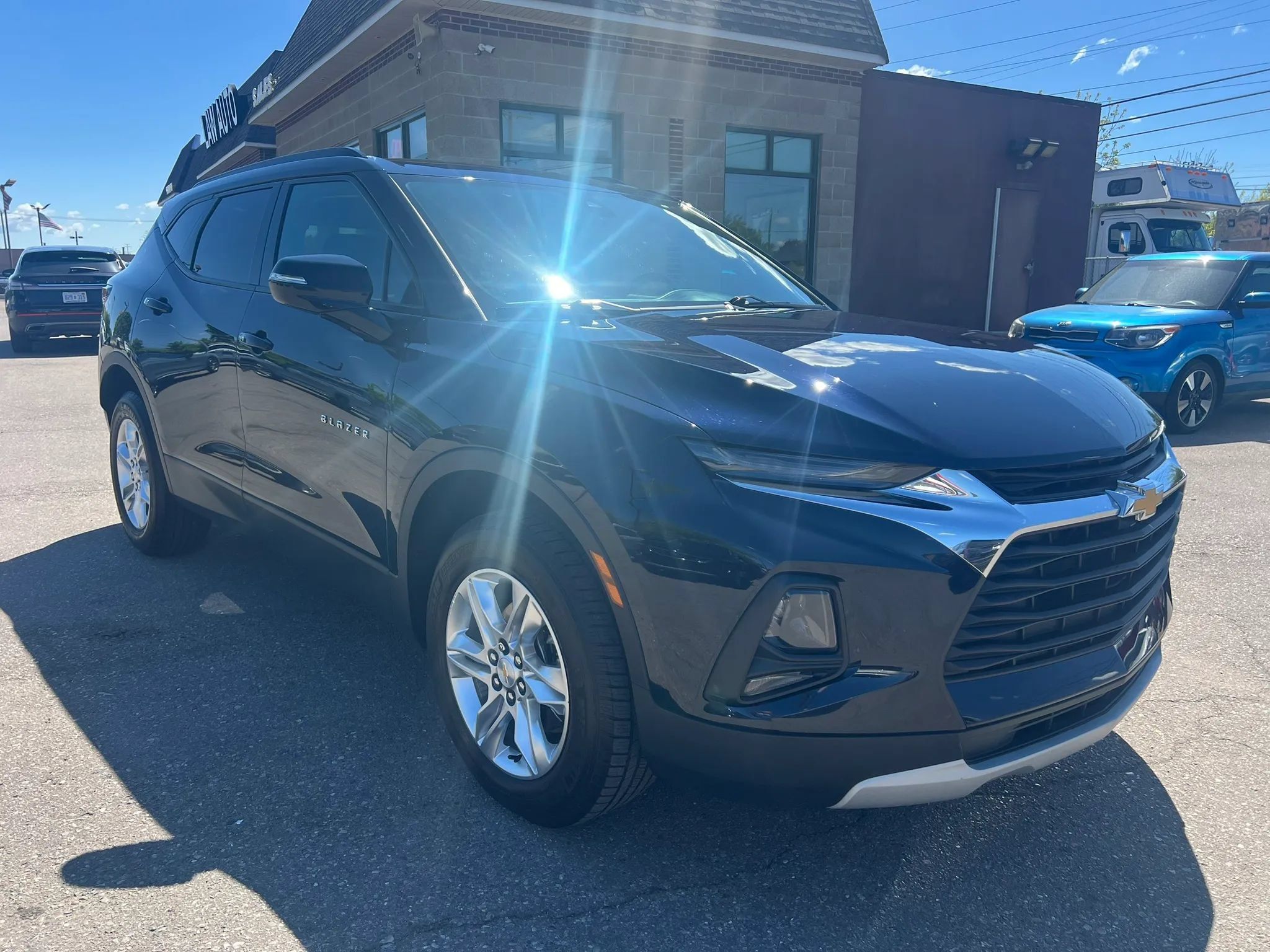 Used 2021 Chevrolet Blazer LT FWD image 2