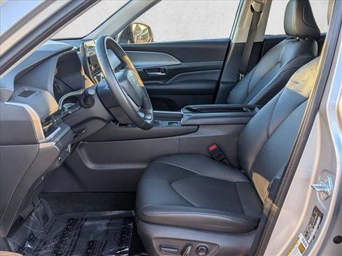 Used 2025 Toyota Grand Highlander AWD image 15