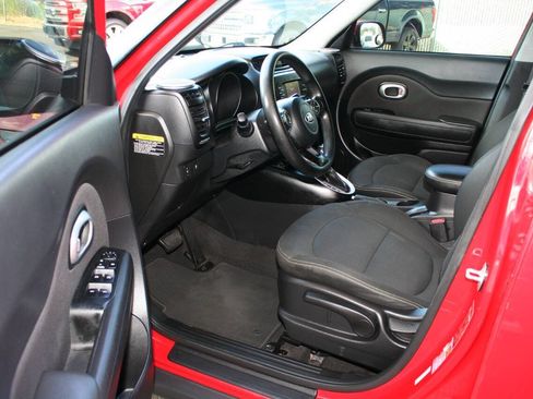 Used 2016 Kia Soul + FWD image 13